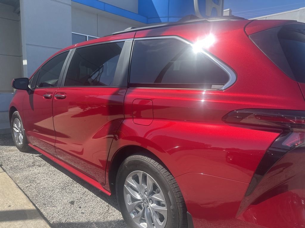 Used 2024 Toyota Sienna XLE w/ XLE Plus Package AWD/4WD image 5