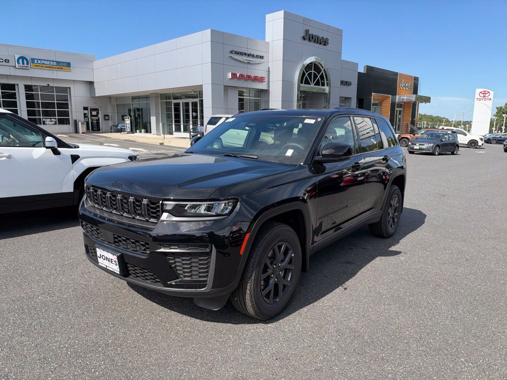 New 2027 Jeep Grand Cherokee Altitude