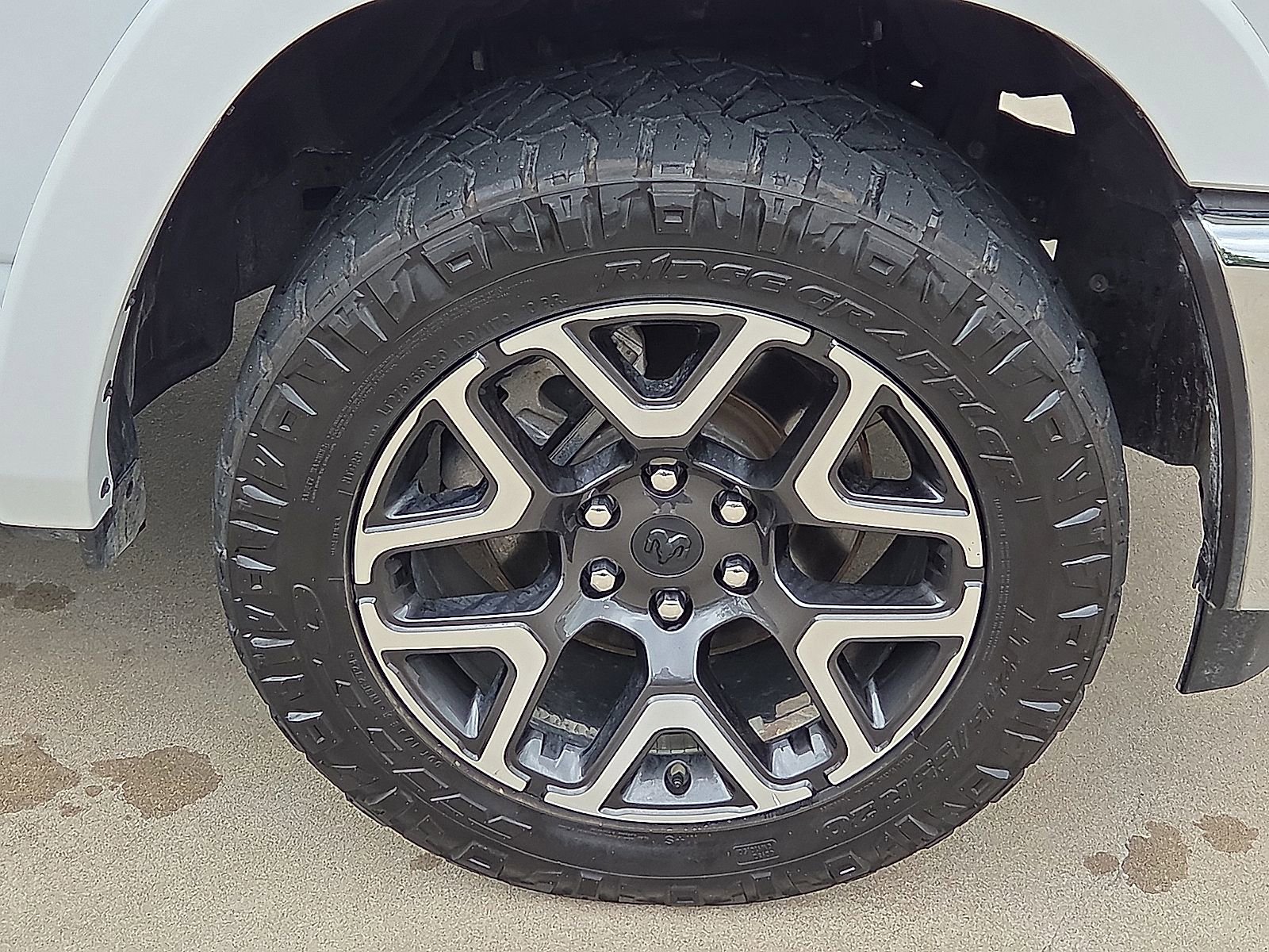 Used 2025 RAM 1500 Laramie AWD/4WD image 7