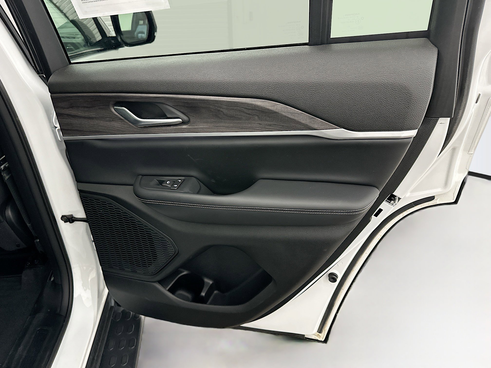 Used 2023 Jeep Grand Cherokee Limited image 33