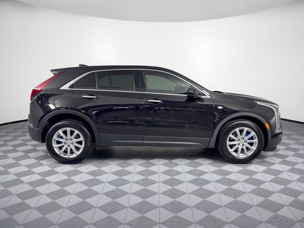 Used 2022 Cadillac XT4 Luxury w/ Cold Weather Package FWD image 8