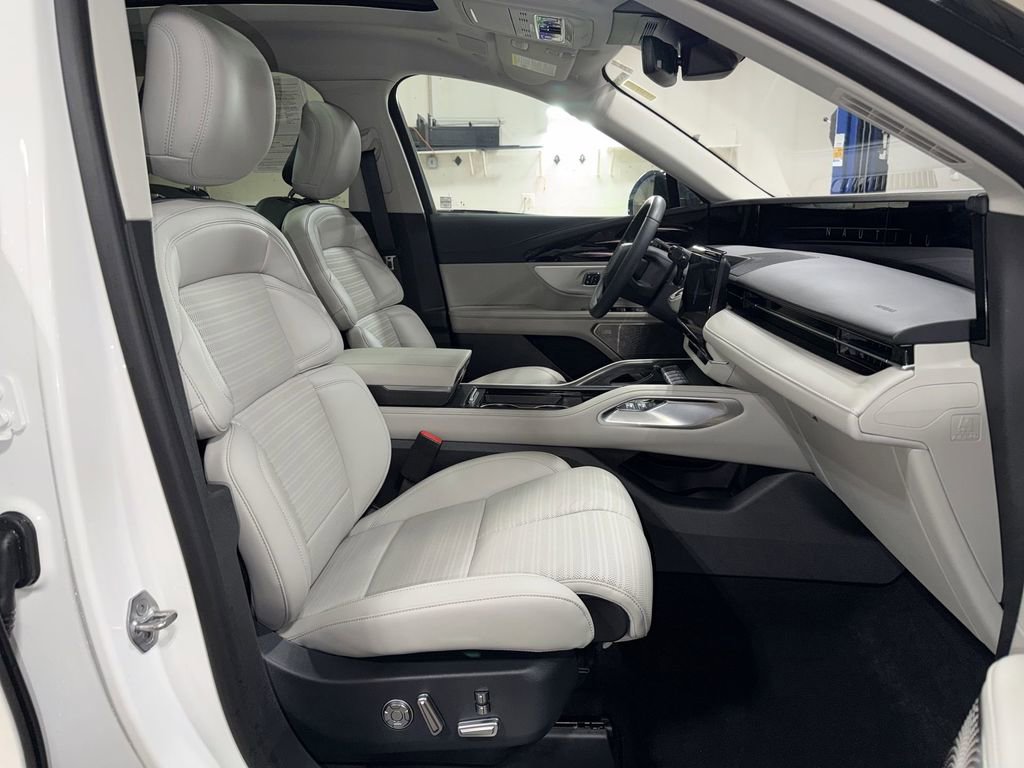 Used 2026 Lincoln Nautilus Reserve AWD/4WD image 28