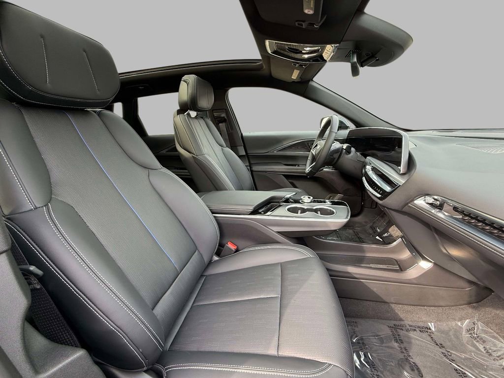 Used 2024 Cadillac Lyriq Sport image 14