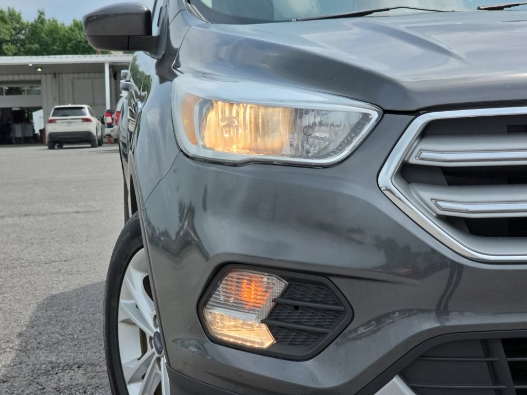 Used 2018 Ford Escape SE FWD image 9