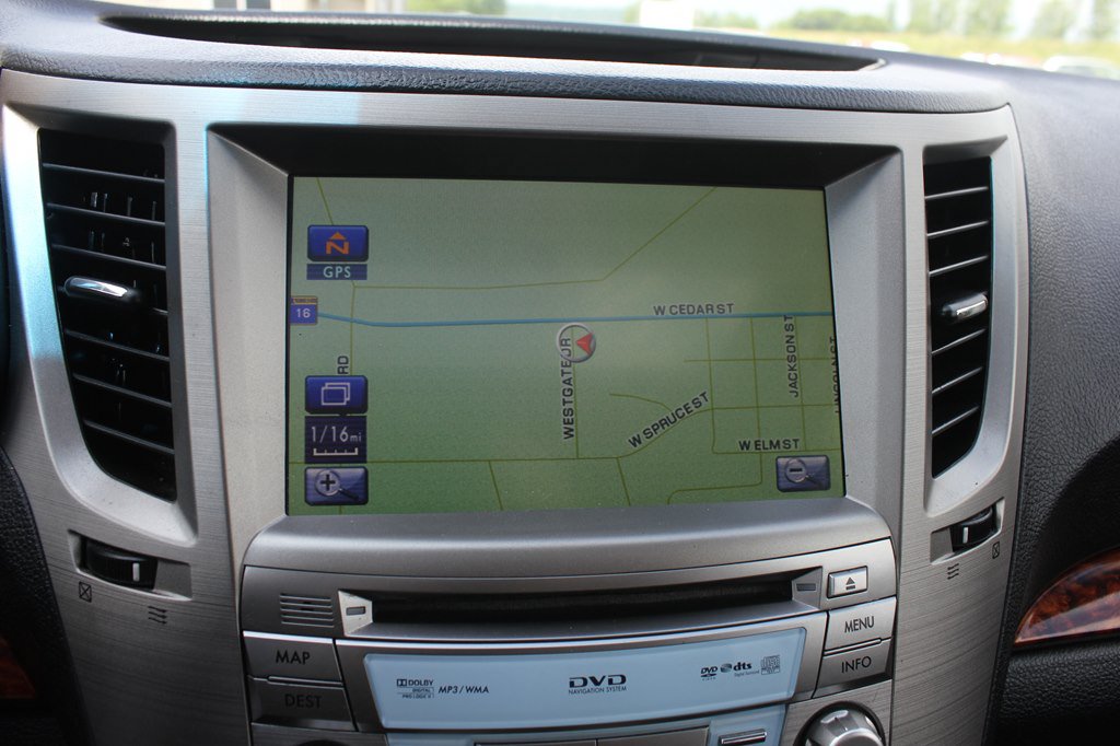 Used 2011 Subaru Outback 2.5i Limited AWD/4WD image 17