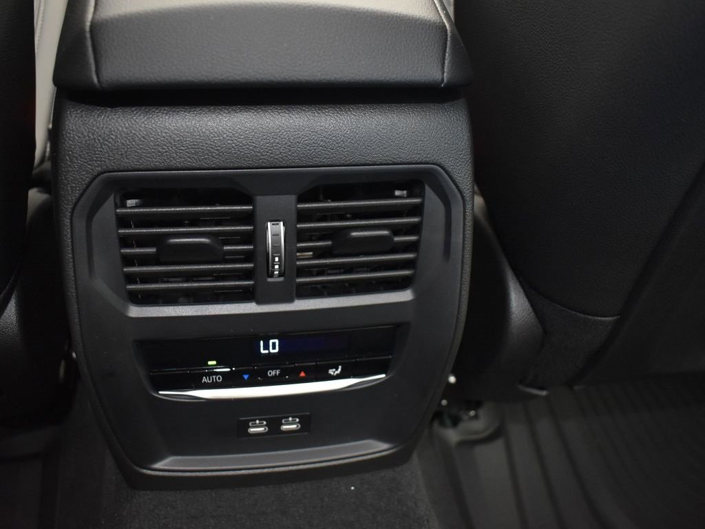 New 2026 BMW 330i Sedan w/ M Sport Package image 18