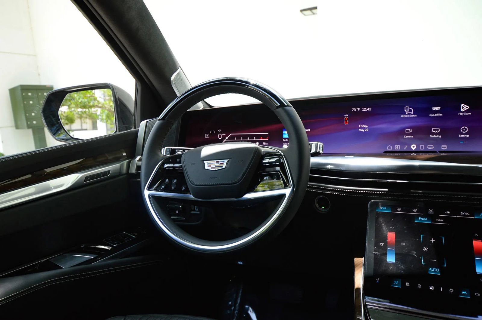 Used 2026 Cadillac Escalade Platinum Sport w/ LPO, ONYX Package AWD/4WD image 37