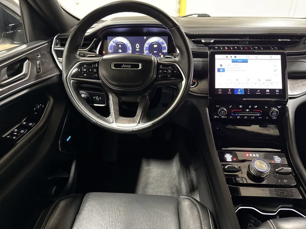 Used 2022 Jeep Grand Cherokee Overland w/ Luxury Tech Group IV AWD/4WD image 11