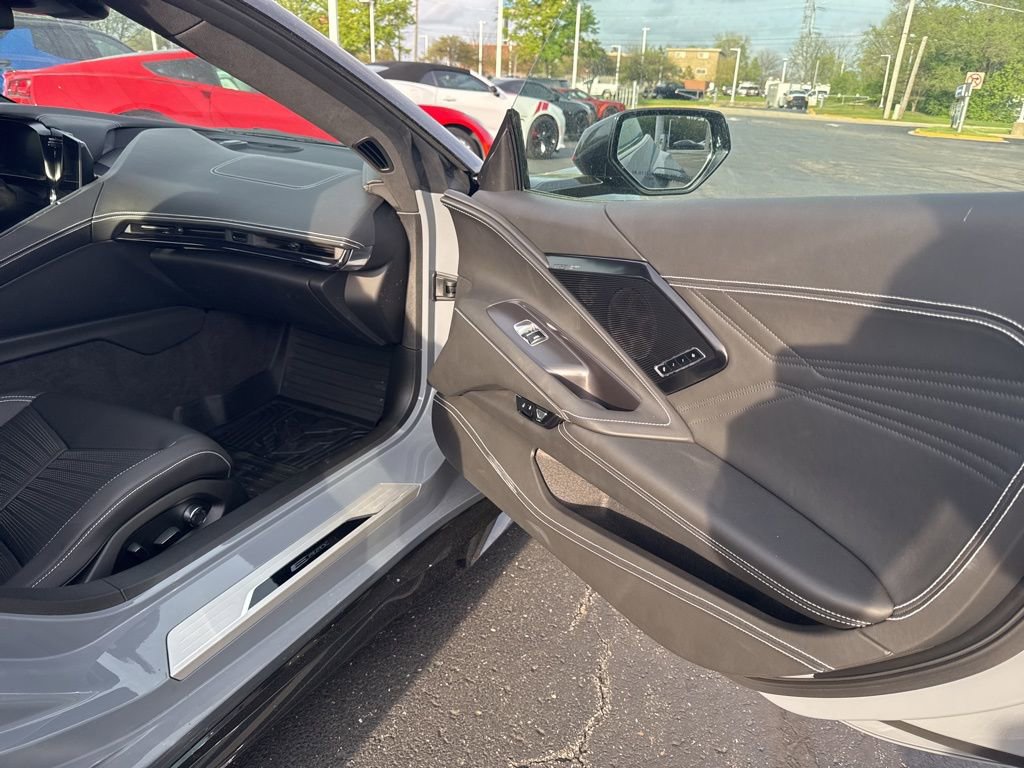Used 2025 Chevrolet Corvette E-Ray w/ Stealth Interior Trim Package AWD/4WD image 7