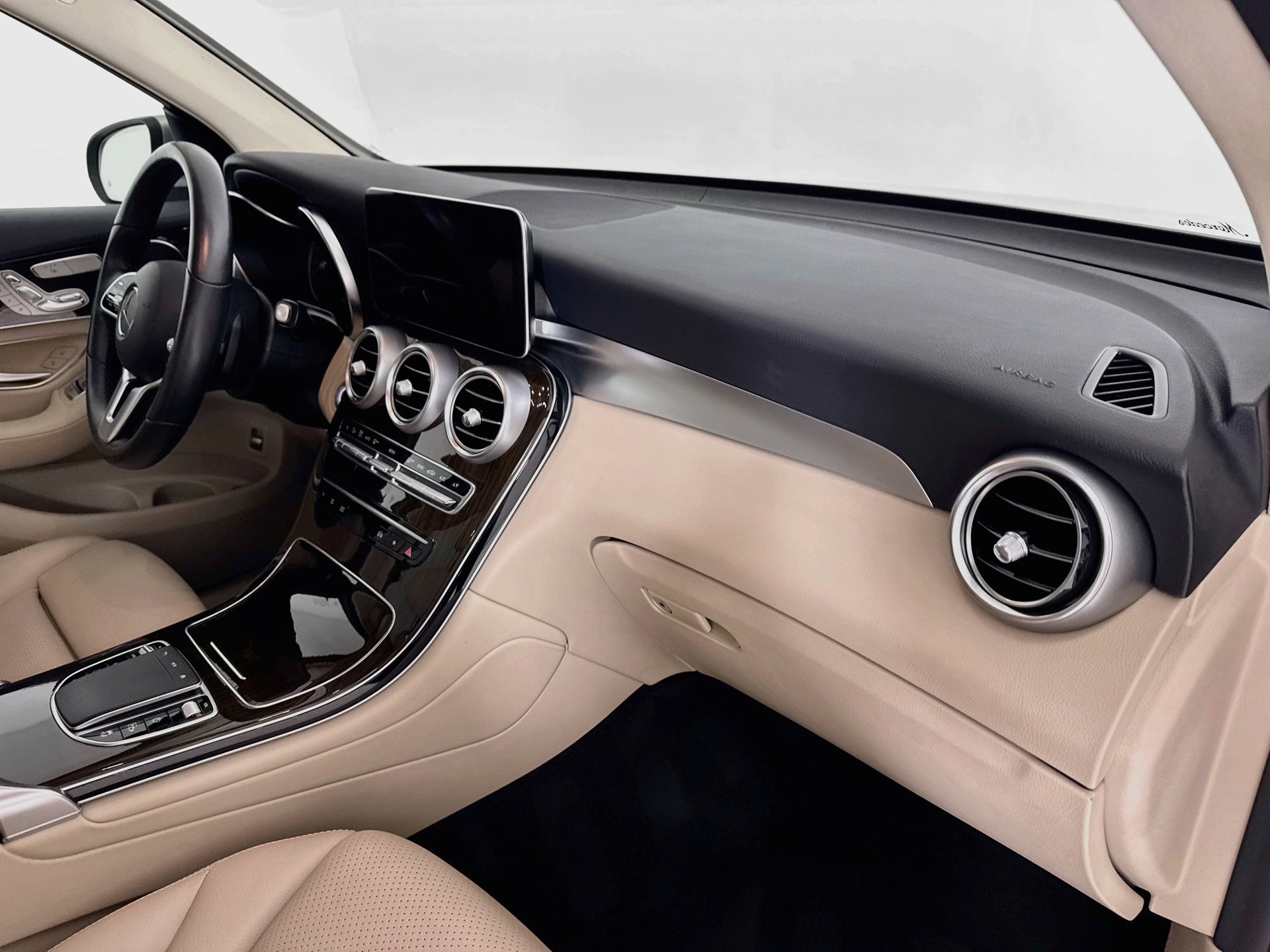 Used 2022 Mercedes-Benz GLC 300 image 29