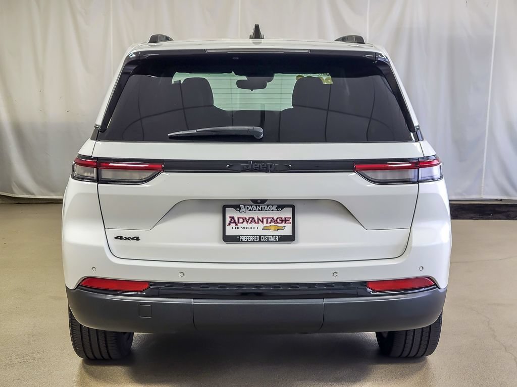 Used 2023 Jeep Grand Cherokee Altitude AWD/4WD image 6