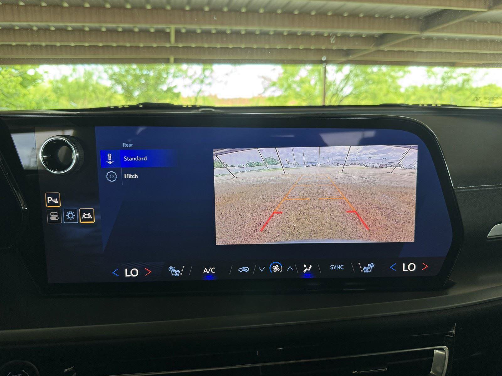 Used 2025 Chevrolet Traverse LT FWD image 14