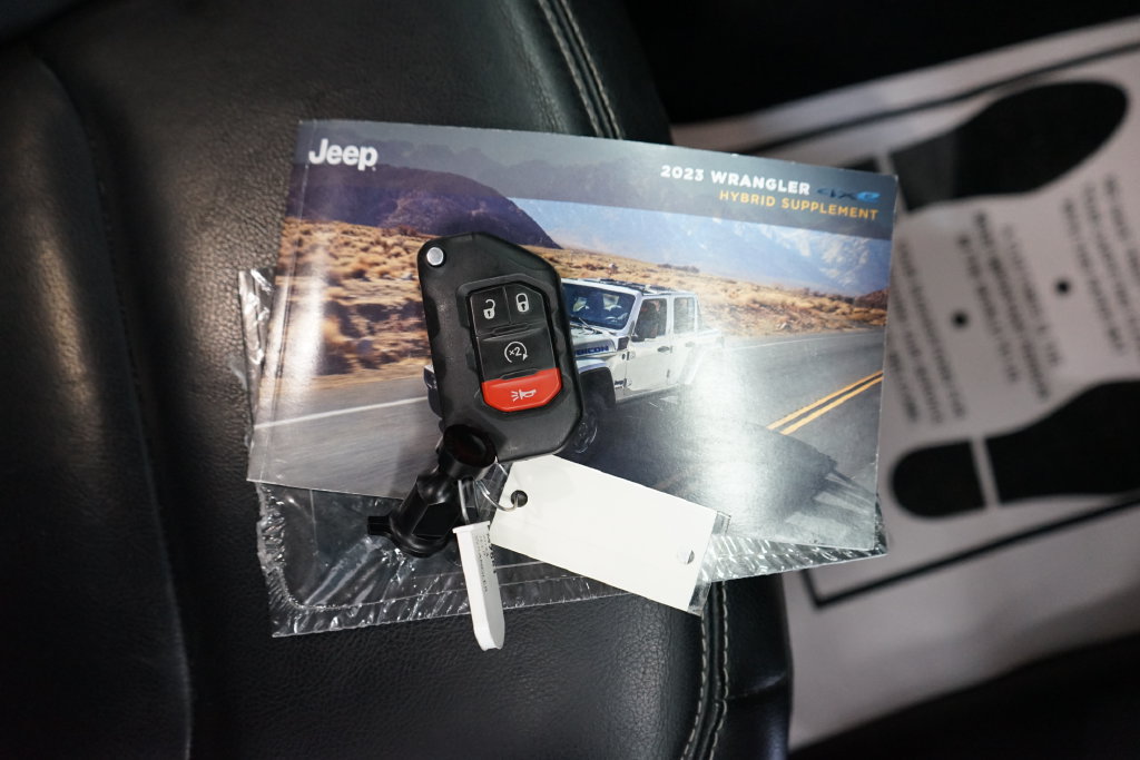 Used 2023 Jeep Wrangler Unlimited Sahara w/ Cold Weather Group AWD/4WD image 53