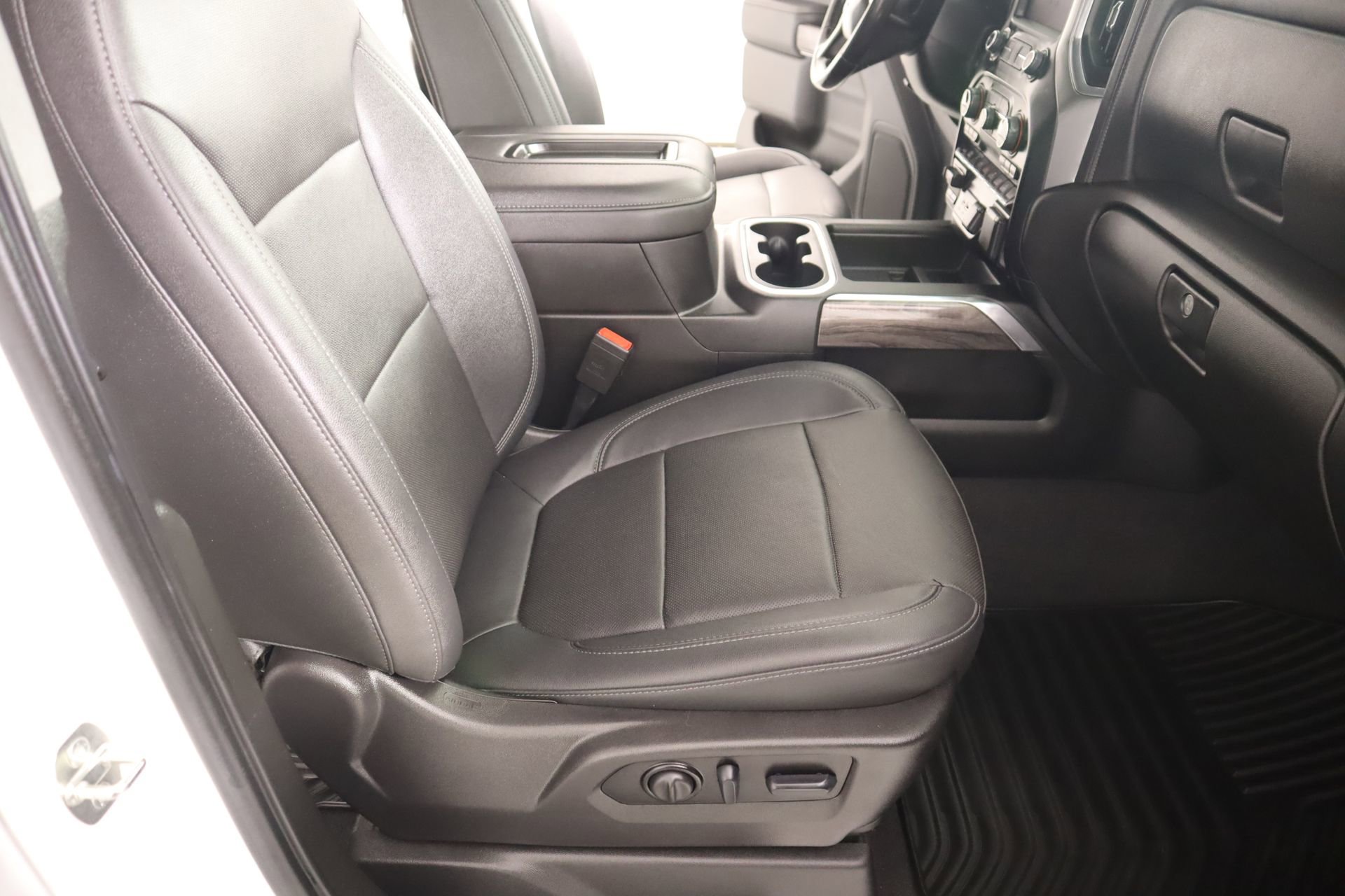 Used 2022 Chevrolet Silverado 1500 LTZ w/ Z71 Off-Road Package image 12