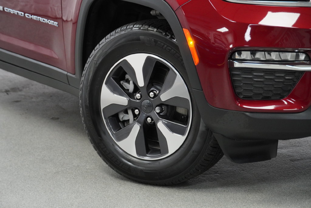 Used 2024 Jeep Grand Cherokee Limited 4xe AWD/4WD image 9