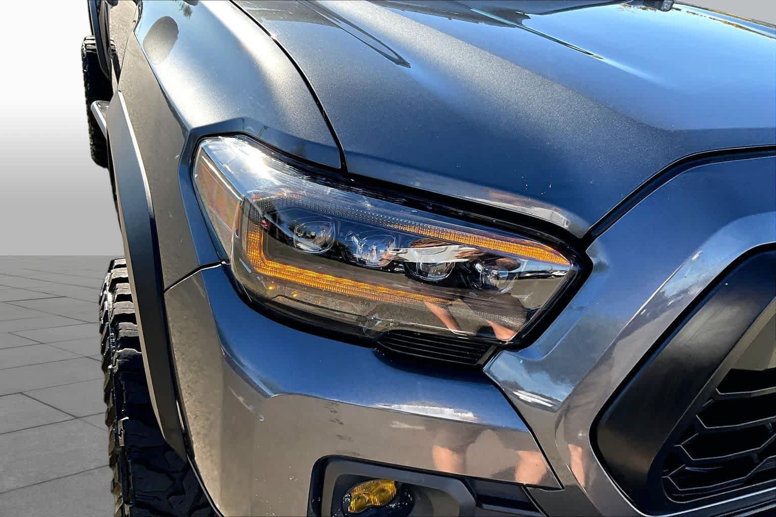 Used 2020 Toyota Tacoma TRD Off-Road w/ Technology Package AWD/4WD image 27