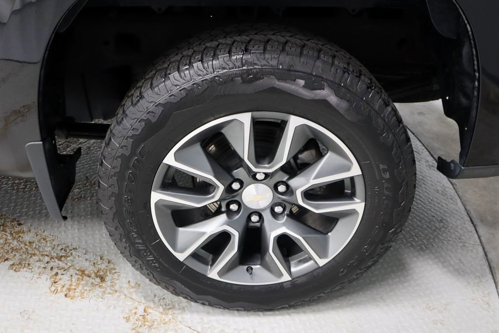 Used 2023 Chevrolet Silverado 1500 LT AWD/4WD image 20