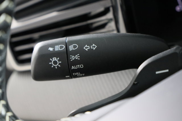 Used 2025 Toyota Camry SE w/ Convenience Package FWD image 18