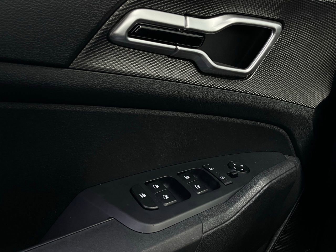 Used 2025 Kia Sportage LX image 19