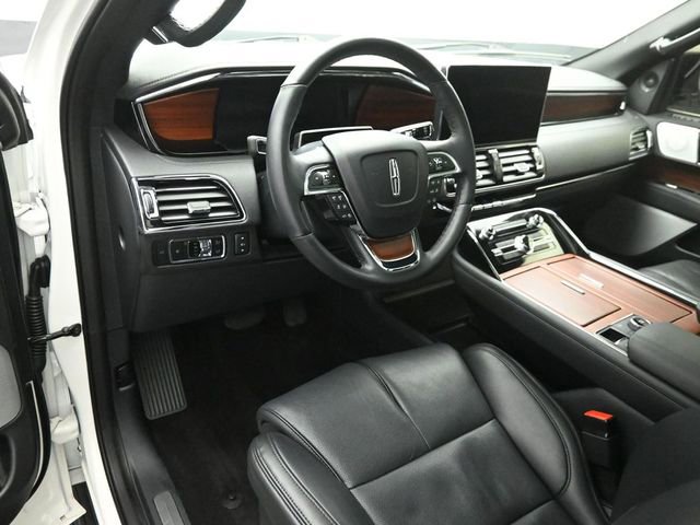 Used 2024 Lincoln Navigator Reserve image 9
