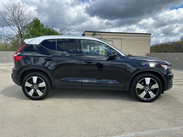 Used 2020 Volvo XC40 T5 Momentum w/ Protection Package Premier image 9
