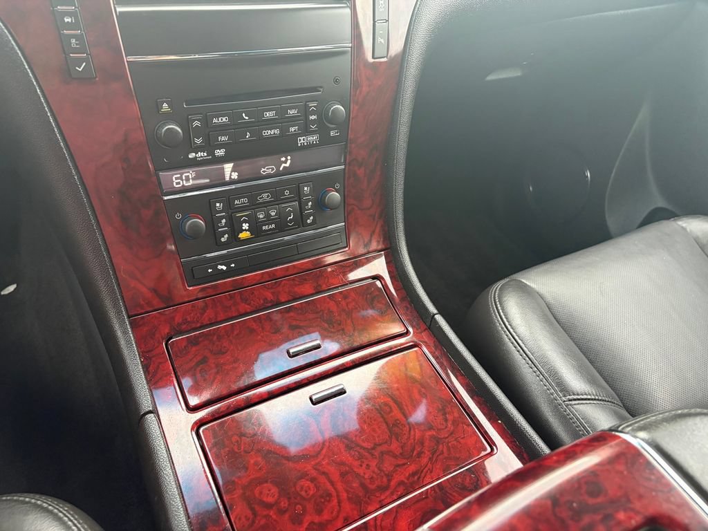 Used 2014 Cadillac Escalade Luxury AWD/4WD image 17