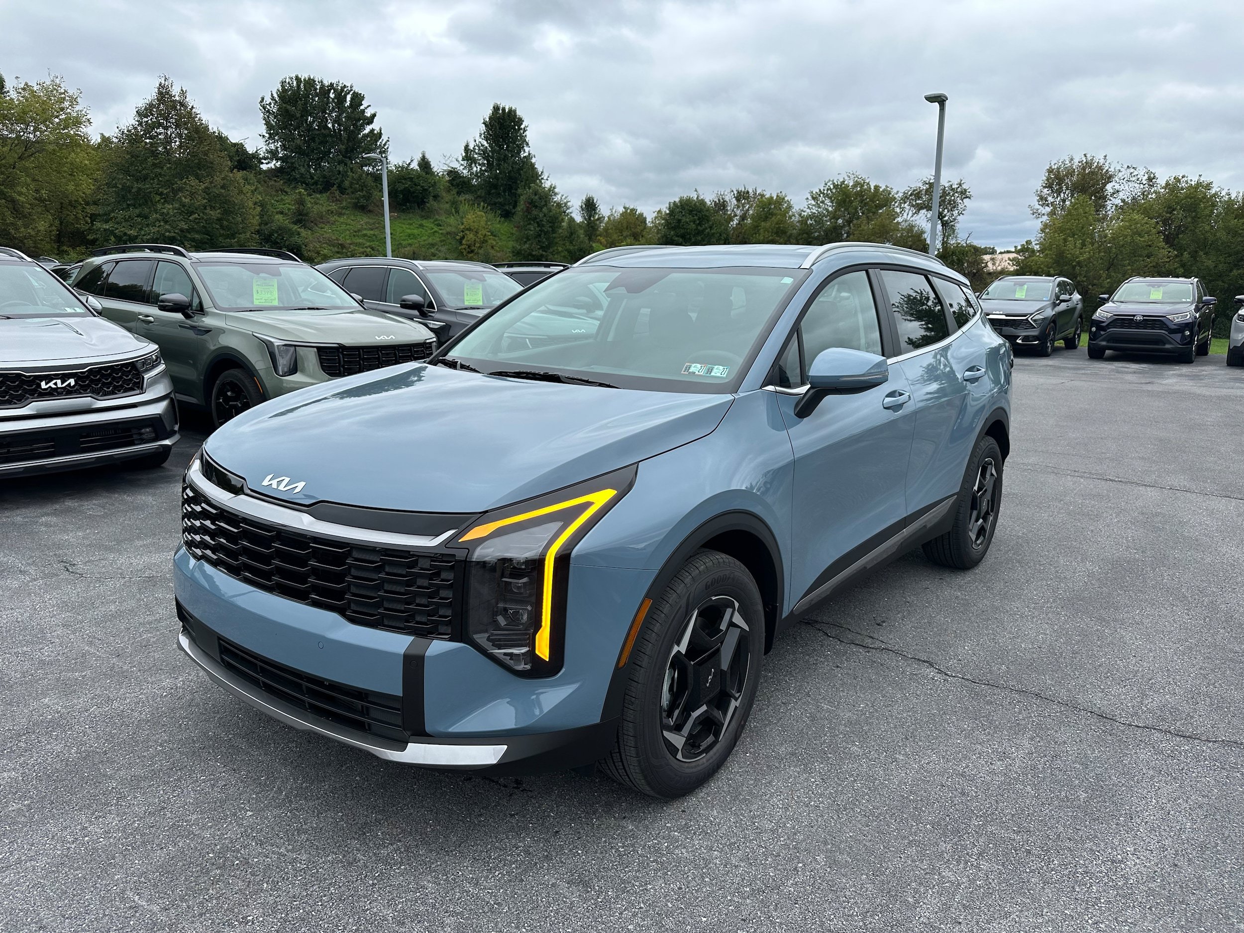 New 2027 Kia Sportage EX