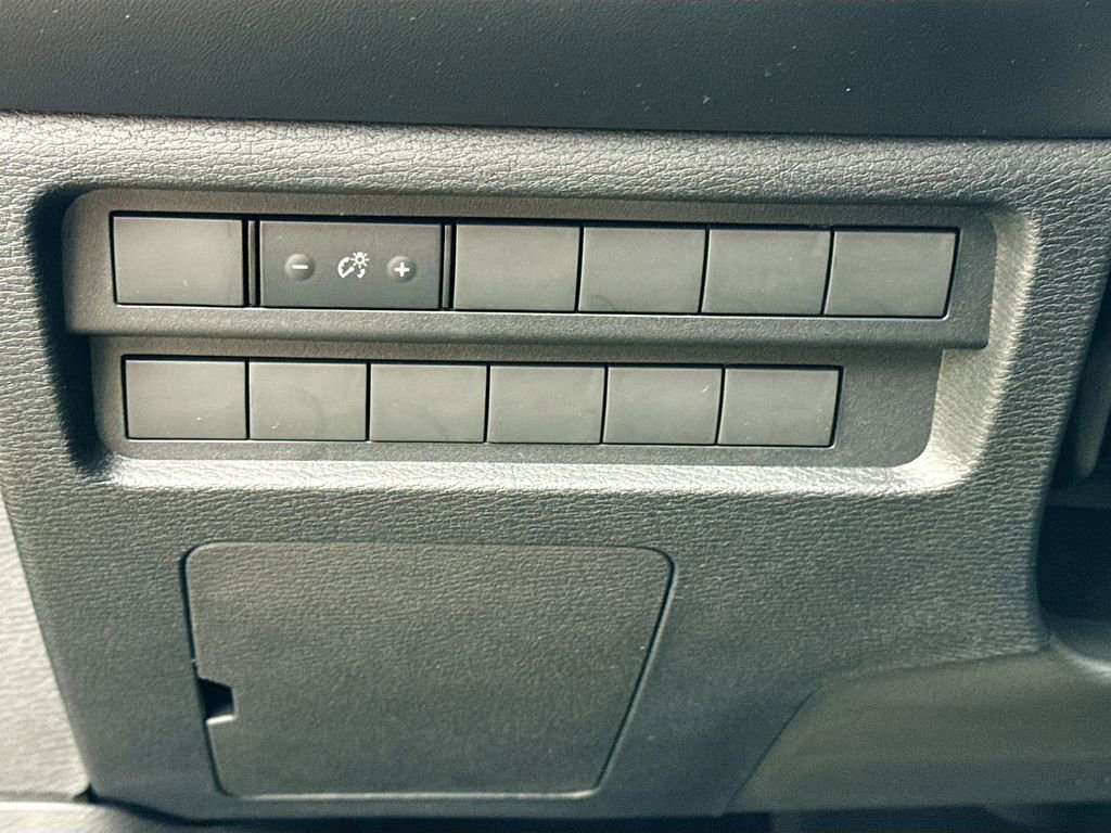 New 2025 Mitsubishi Outlander ES image 10