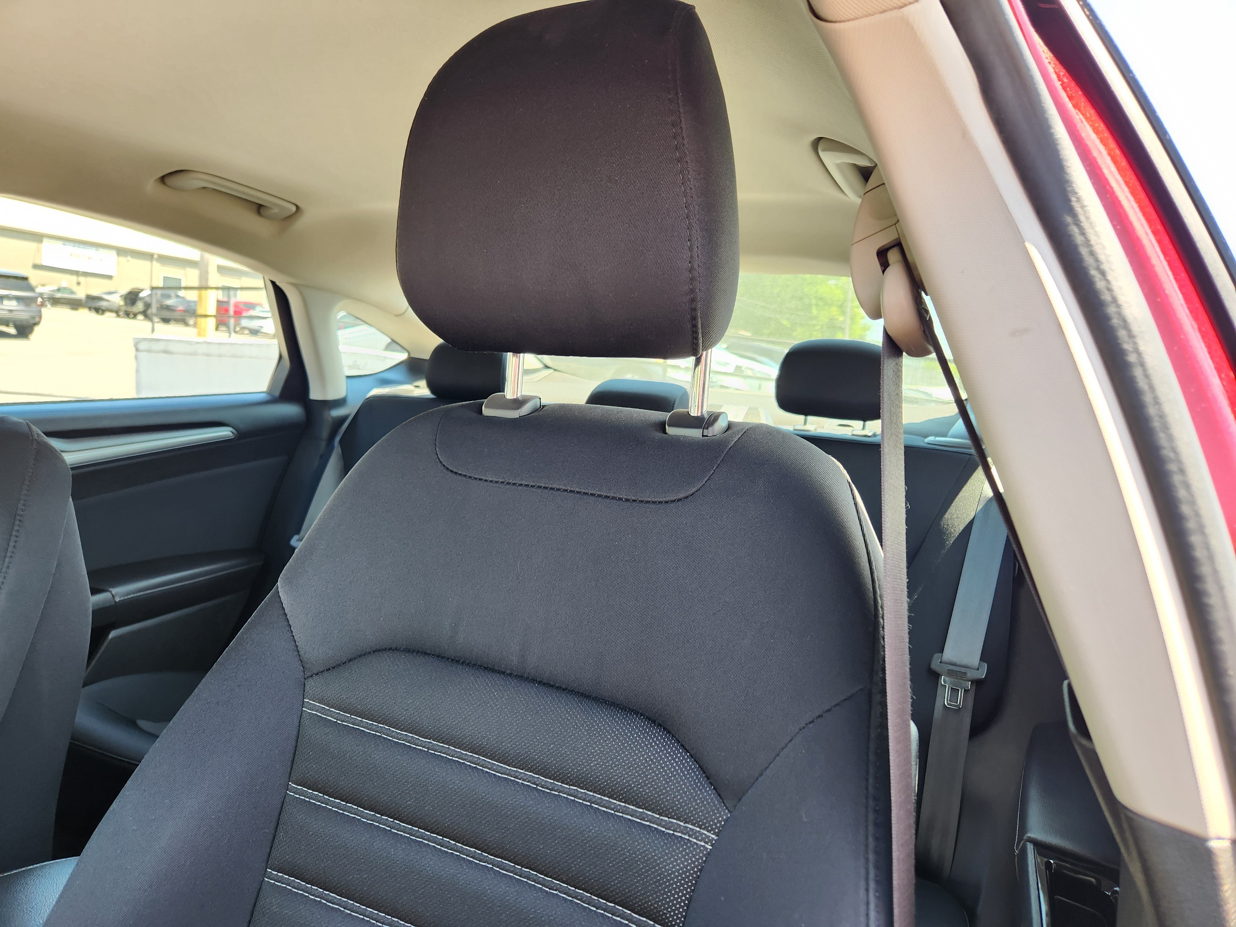 Used 2014 Ford Fusion SE FWD image 11