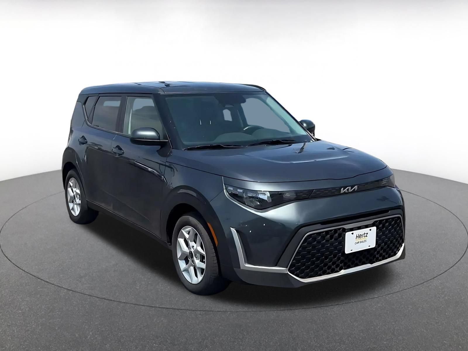 Used 2025 Kia Soul LX w/ LX Technology Package FWD image 3