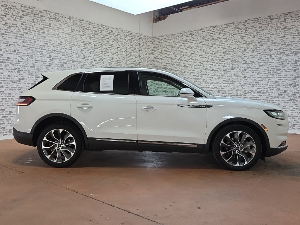 Used 2022 Lincoln Nautilus Reserve image 6
