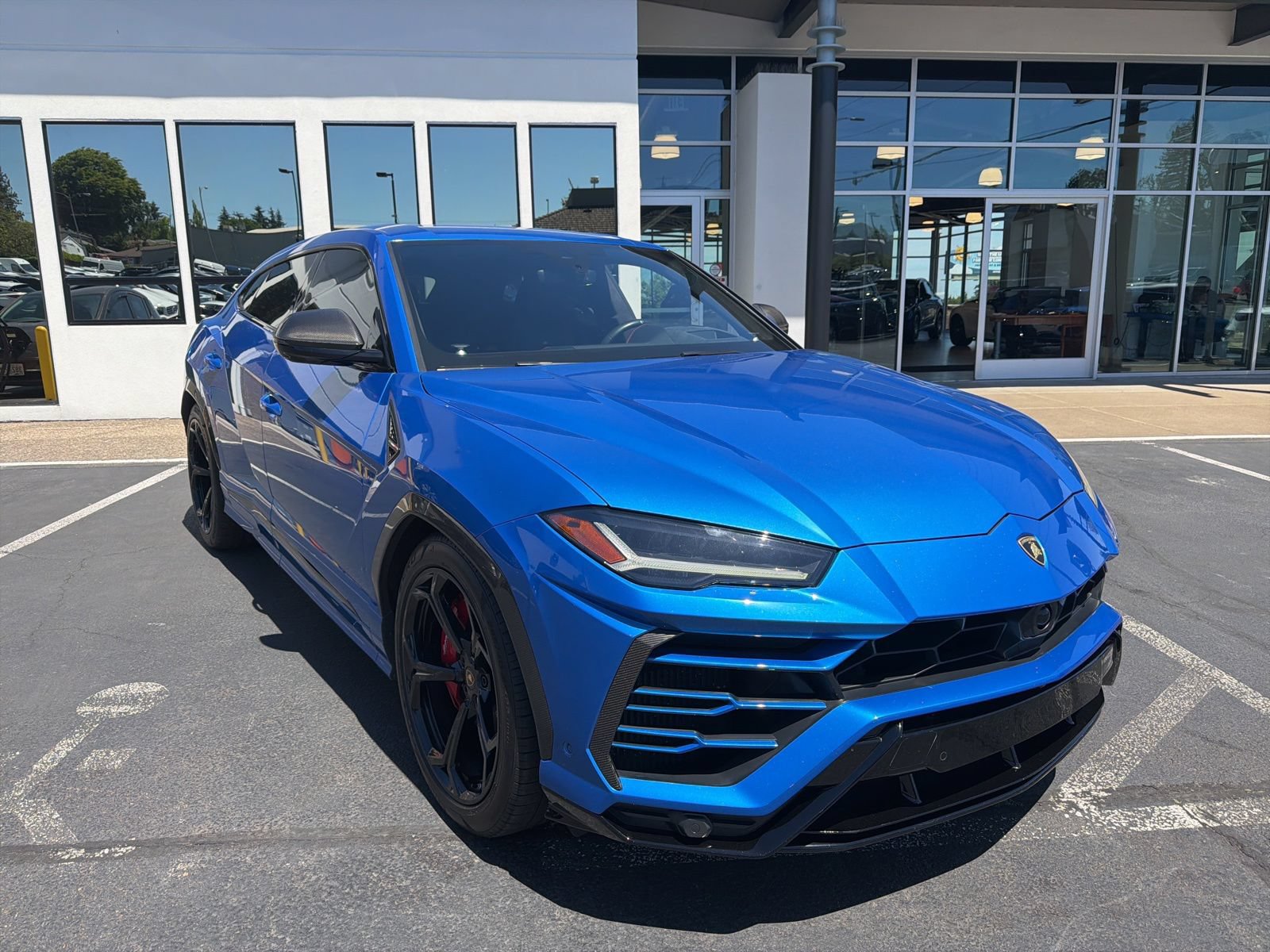 Used 2020 Lamborghini Urus AWD/4WD image 3