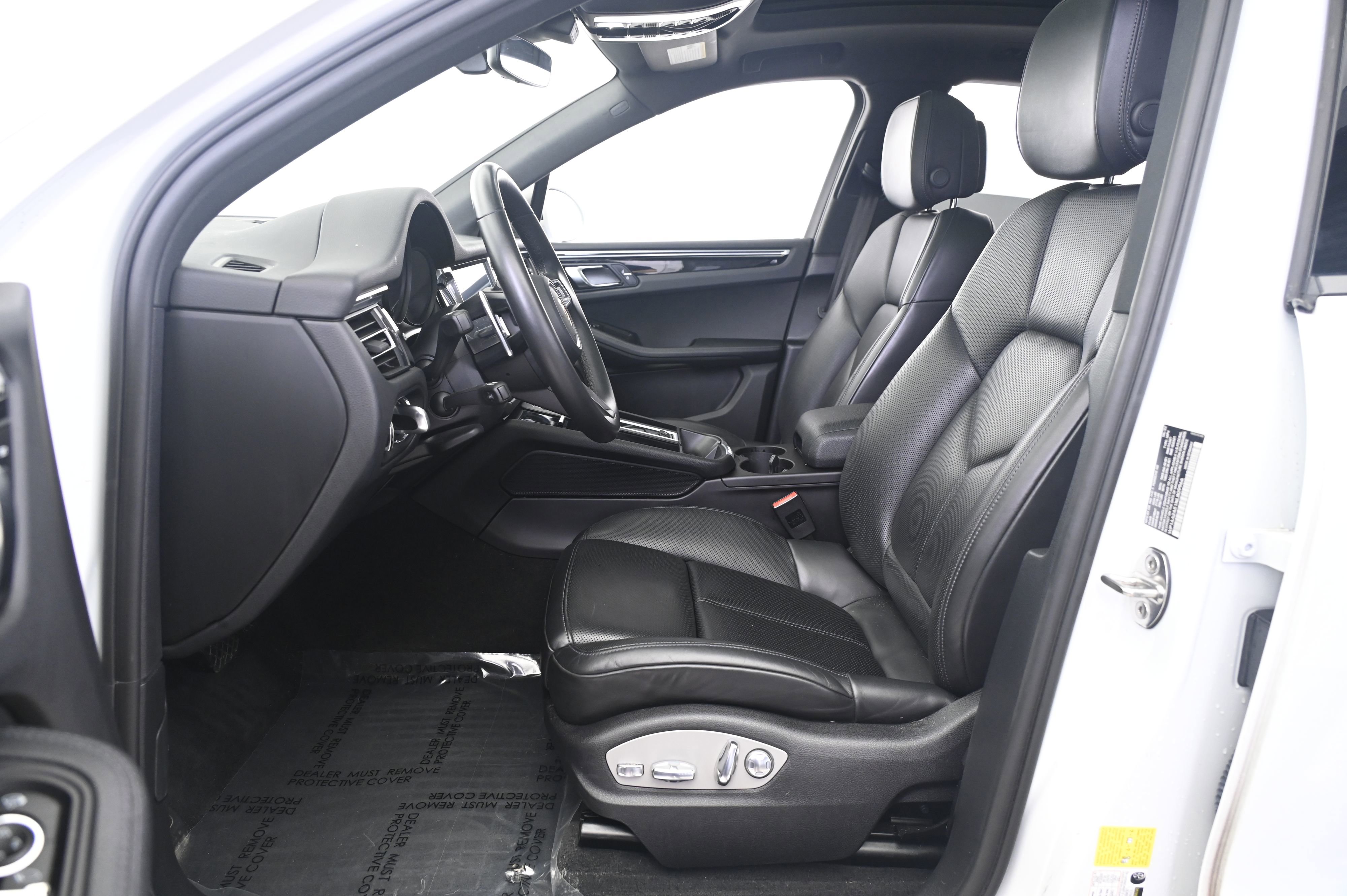 Certified 2022 Porsche Macan image 29