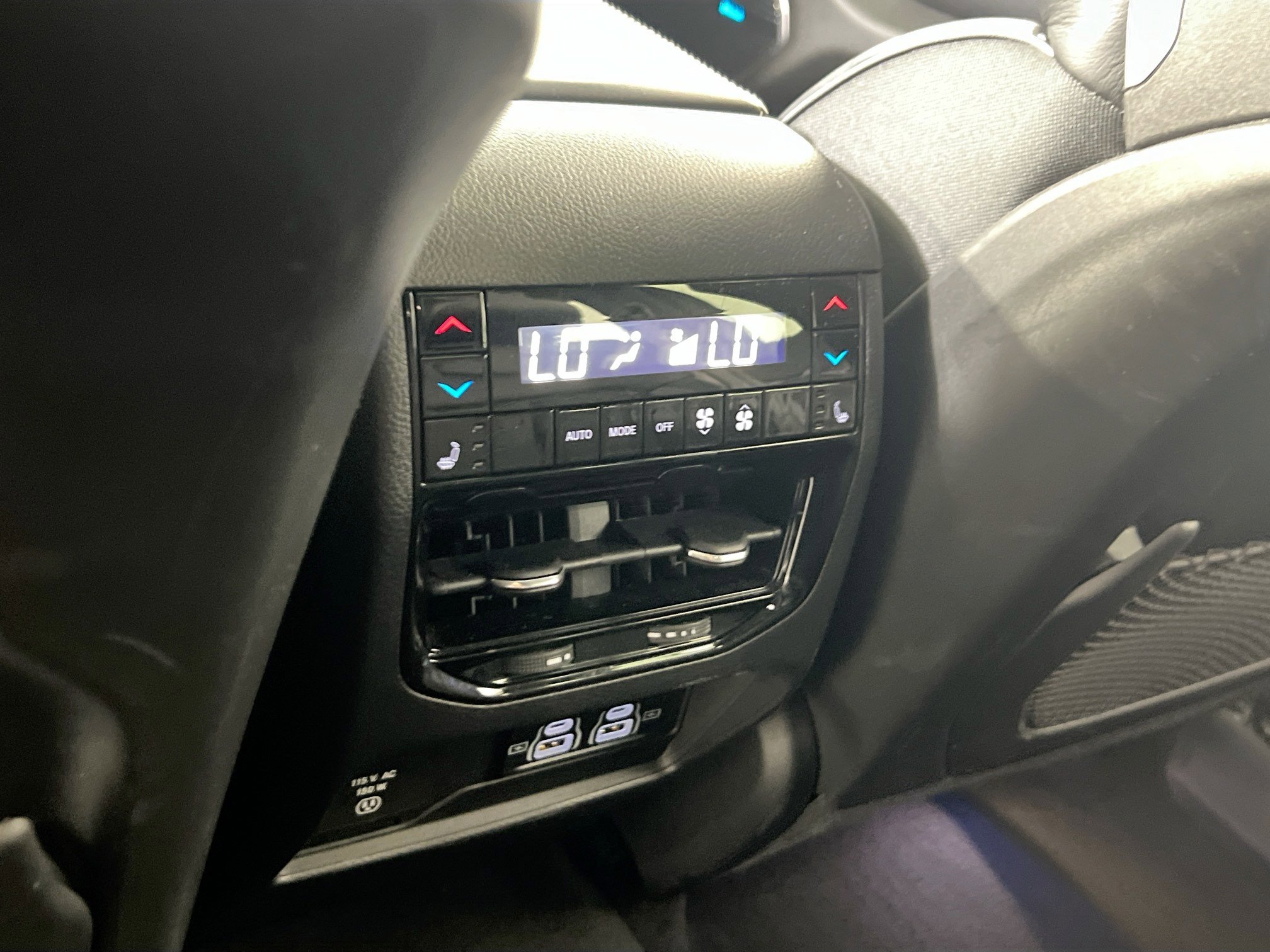 Used 2022 Jeep Grand Cherokee Overland w/ Luxury Tech Group IV image 27