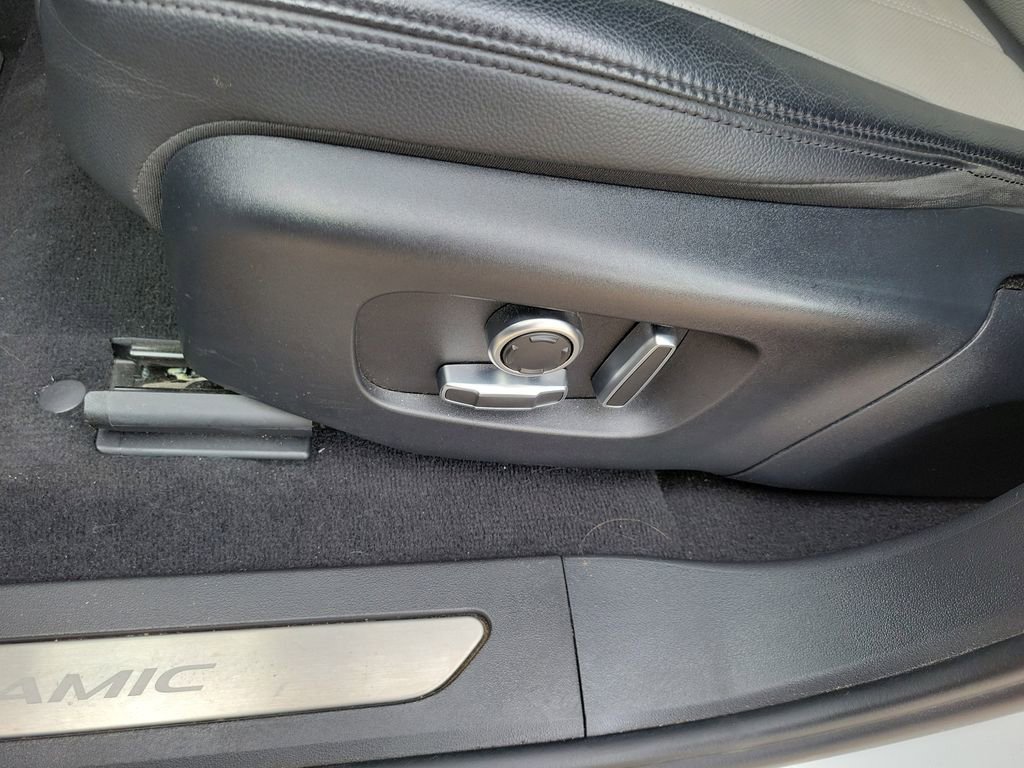 Used 2022 Land Rover Range Rover Evoque R-Dynamic SE image 11