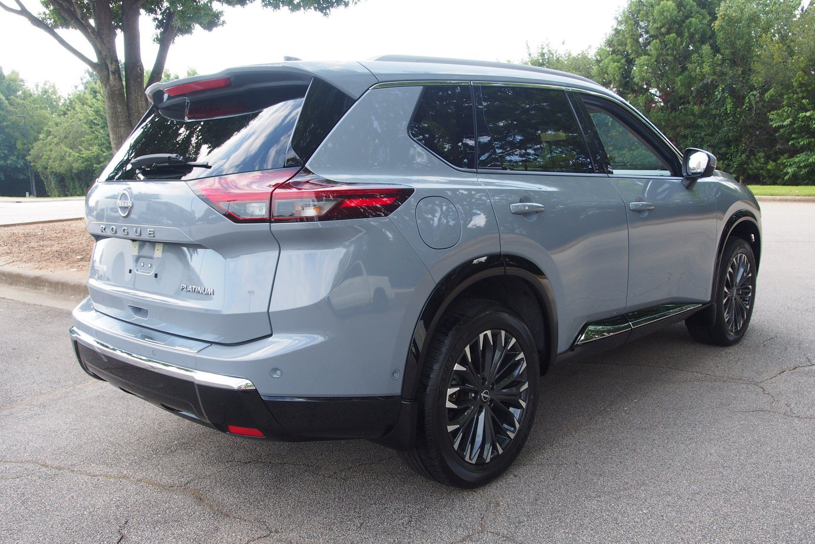 Used 2024 Nissan Rogue Platinum FWD image 7
