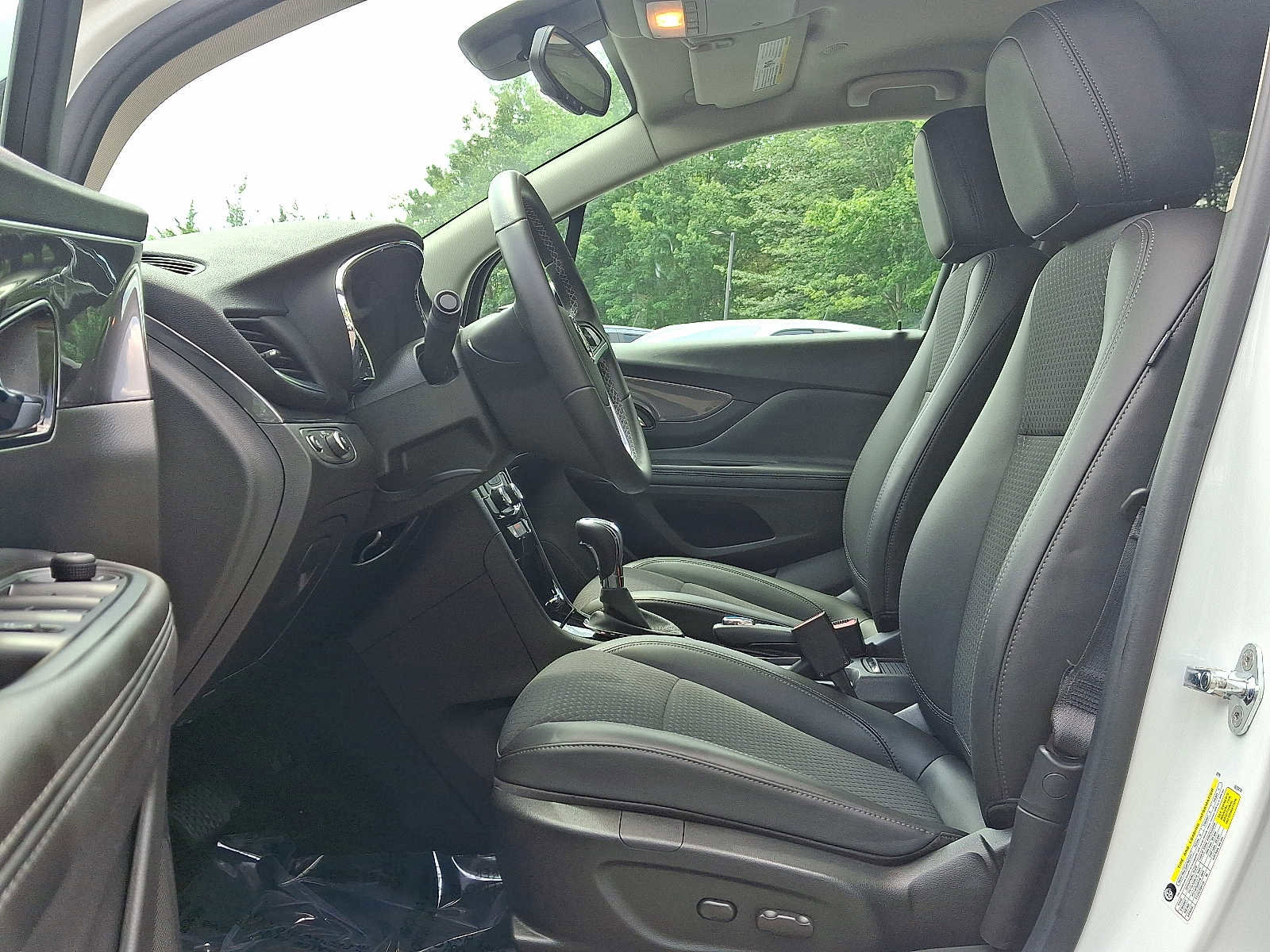 Used 2022 Buick Encore Preferred w/ Safety Package image 15