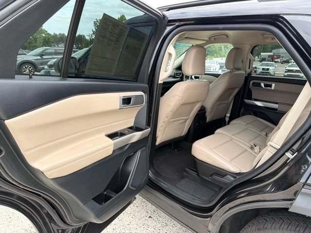 Used 2023 Ford Explorer XLT w/ Equipment Group 202A AWD/4WD image 37