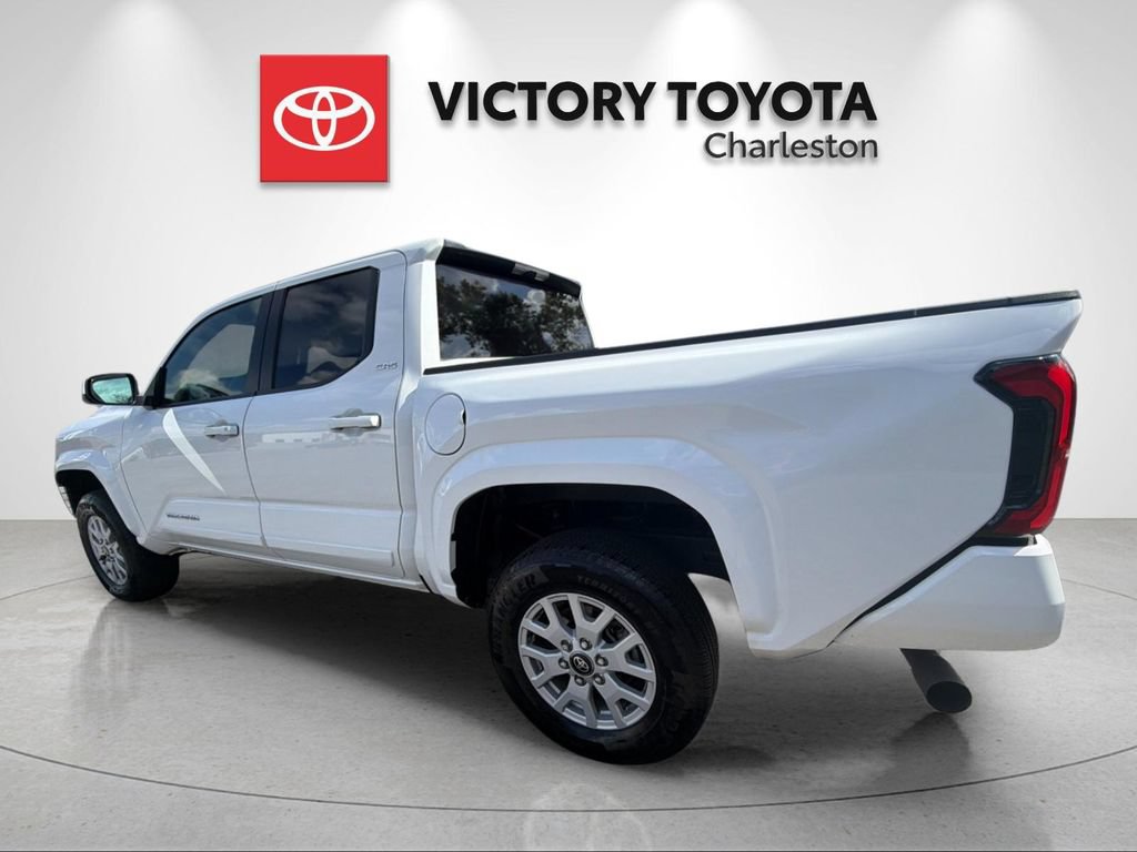 Used 2025 Toyota Tacoma SR5 AWD/4WD image 3