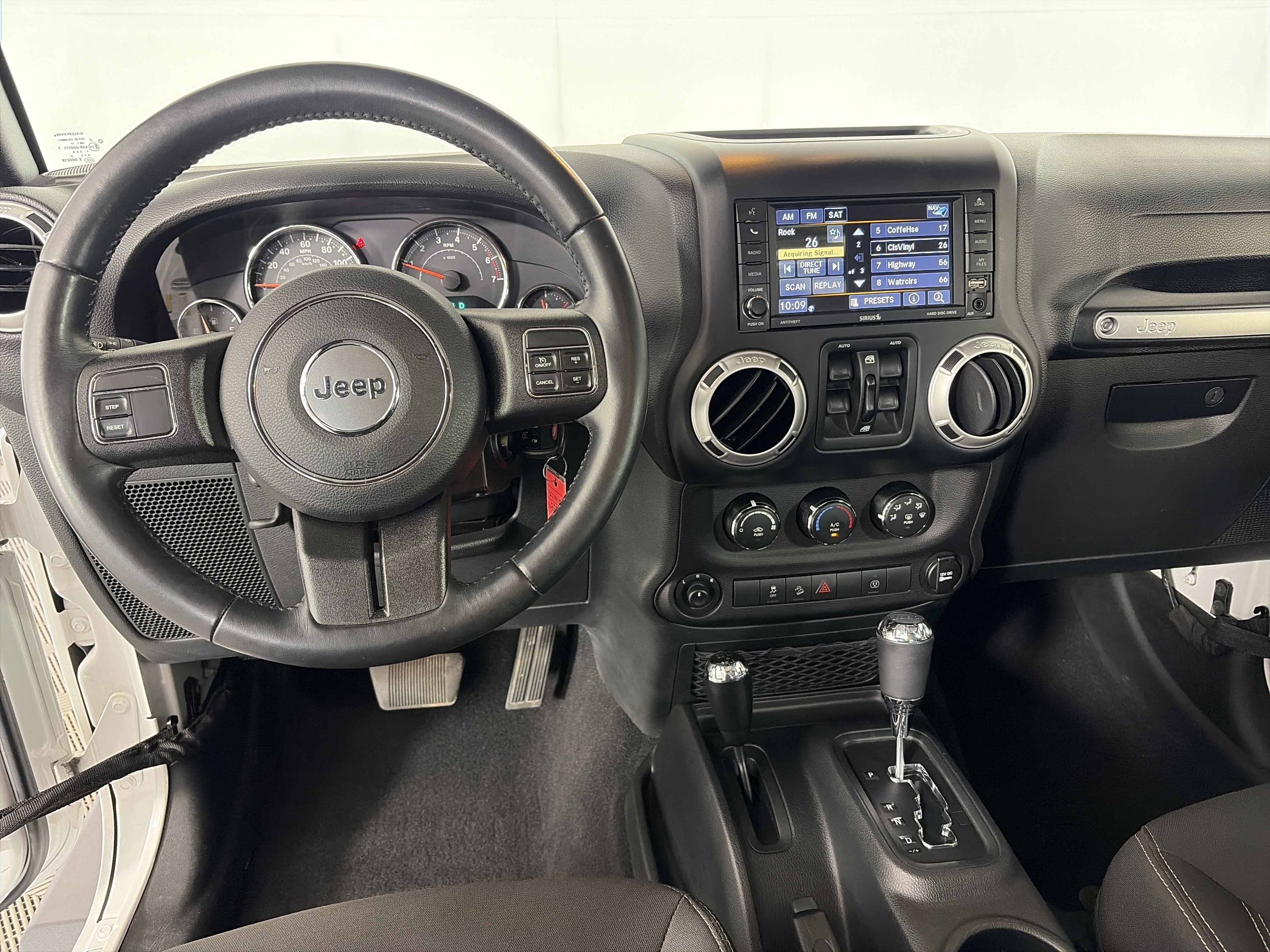 Used 2018 Jeep Wrangler Unlimited Sahara AWD/4WD image 3