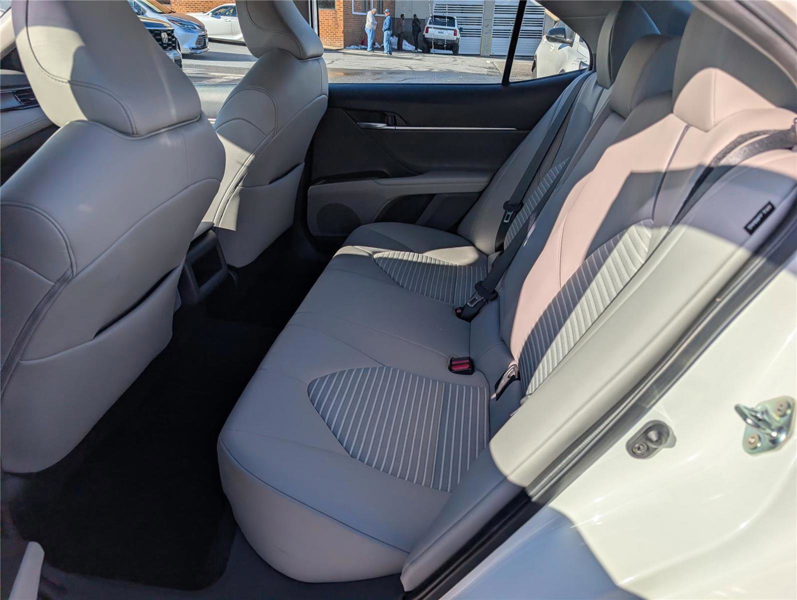 Used 2022 Toyota Camry SE image 14