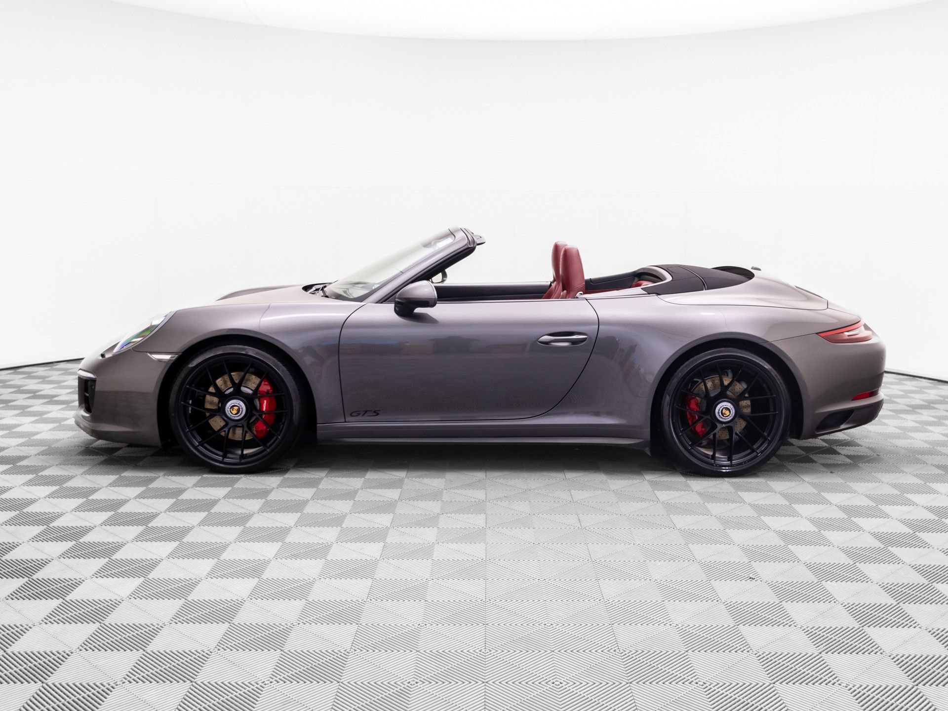 Used 2018 Porsche 911 Carrera GTS RWD image 2