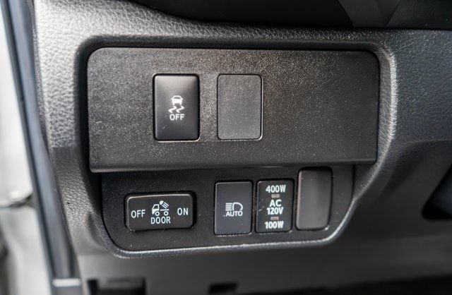 Used 2022 Toyota Tacoma TRD Off-Road w/ Technology Package AWD/4WD image 18