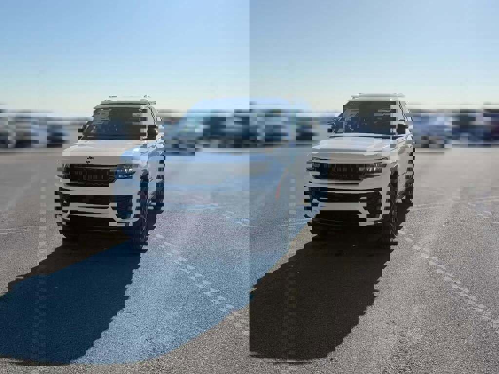 New 2026 Jeep Grand Cherokee Altitude image 3