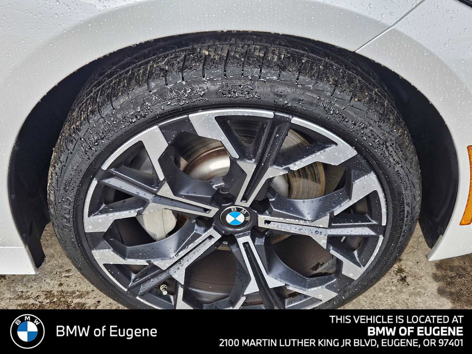 Used 2025 BMW 330i xDrive Sedan w/ Convenience Package image 9