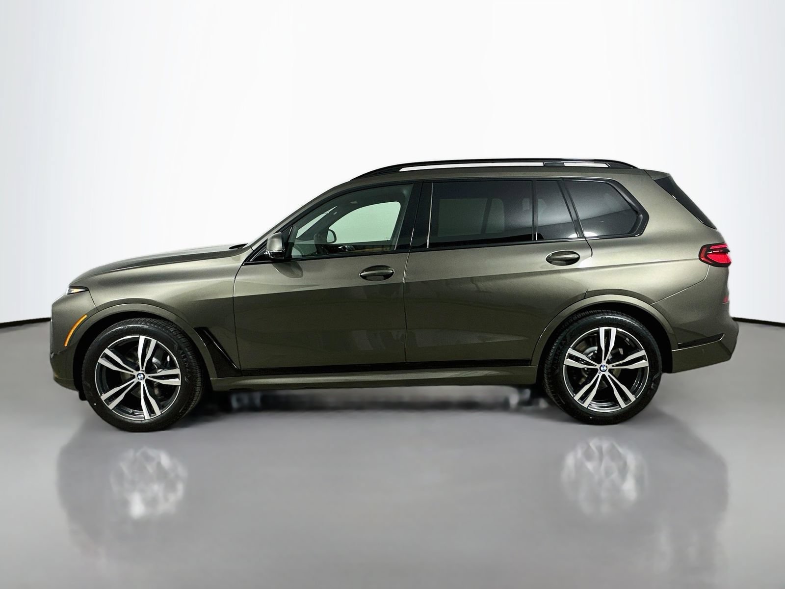 New 2027 BMW X7 xDrive40i w/ Executive Package AWD/4WD image 8