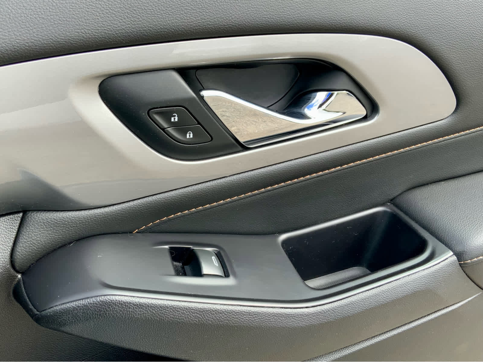 Used 2019 Chevrolet Traverse LS w/ LPO, Blackout Package AWD/4WD image 48