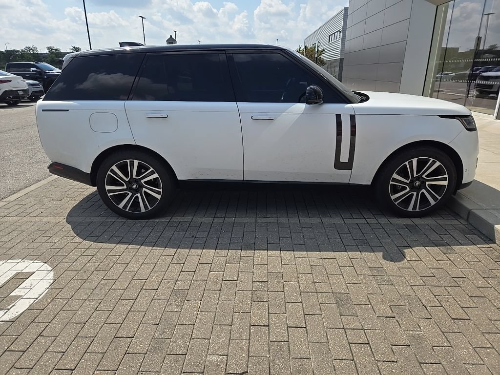 Used 2023 Land Rover Range Rover SE AWD/4WD image 4