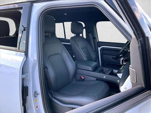 Used 2023 Land Rover Defender 110 SE image 9