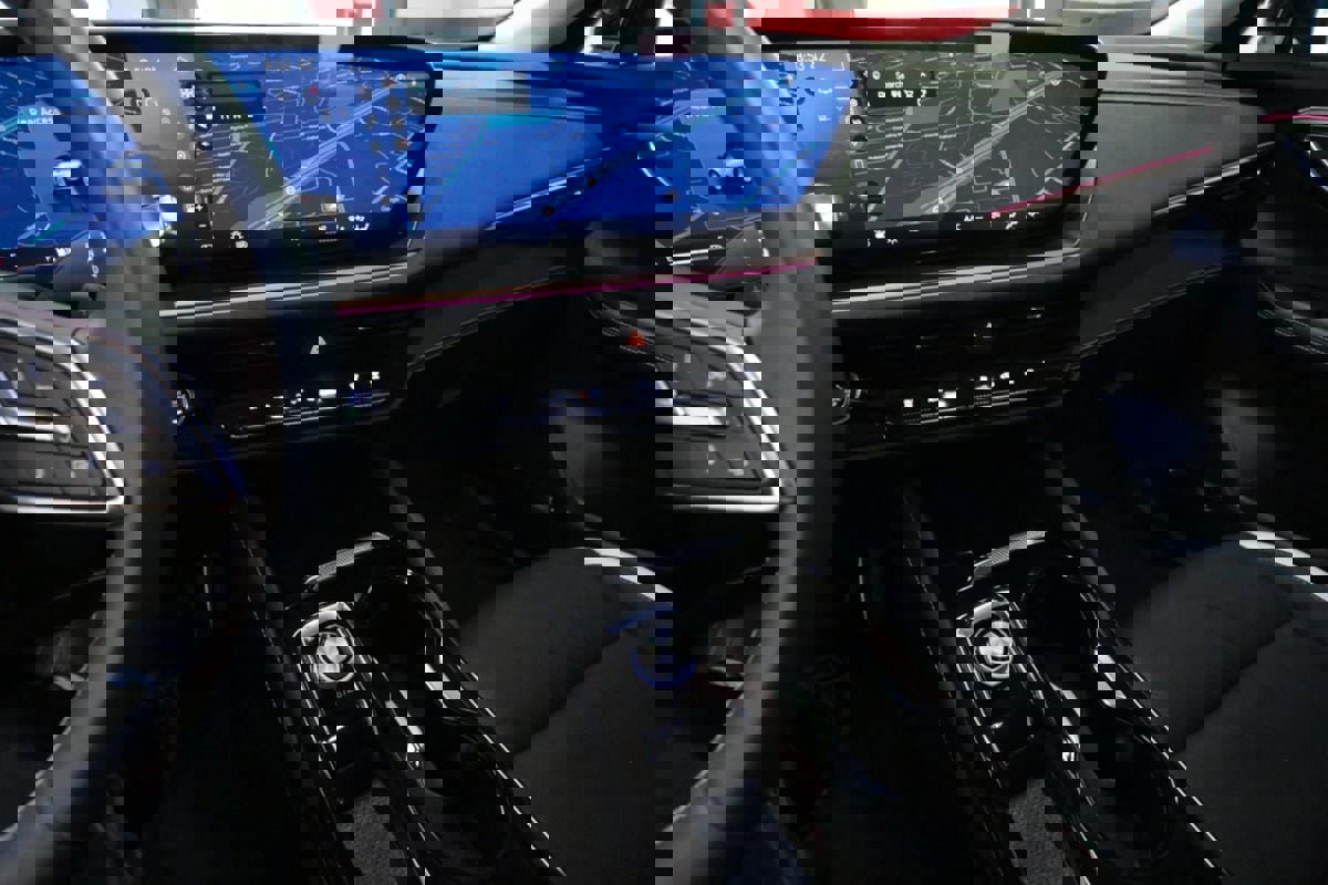 Used 2025 Buick Envision Sport Touring image 13